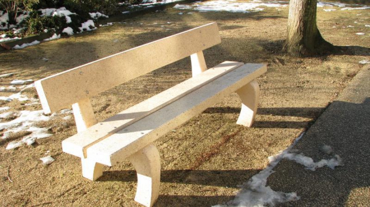 Banc béton aspect pierre